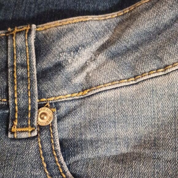 7 SEVEN Women's Denim Crop Jeans with Embroidered Strip. Size 2. - Picture 14 of 16